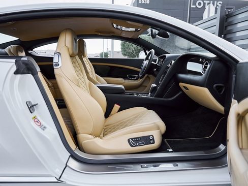 Used 2016 Bentley Continental GT image 24