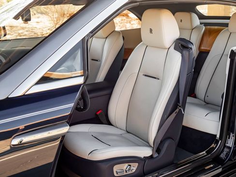 Certified 2016 Rolls-Royce Dawn RWD image 23