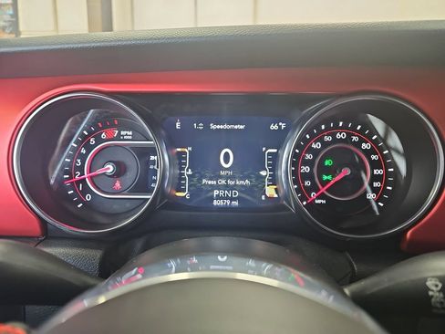 Used 2021 Jeep Wrangler Unlimited Rubicon w/ Cold Weather Group AWD/4WD image 18