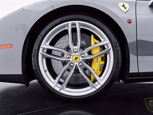 Used 2018 Ferrari 488 GTB RWD image 3