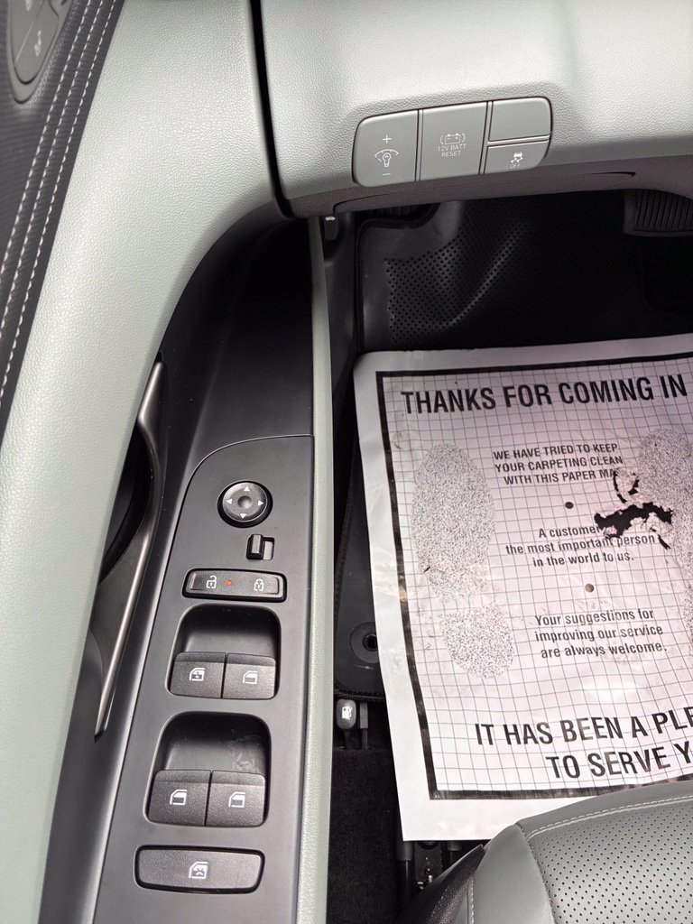 Certified 2025 Hyundai Elantra Limited FWD image 28