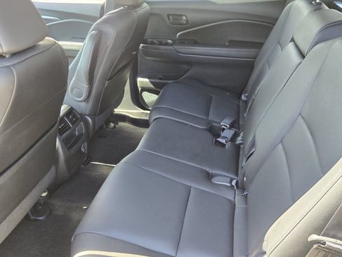 Used 2023 Honda Passport EX-L image 12