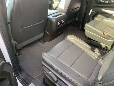 Used 2023 GMC Yukon XL Denali image 18