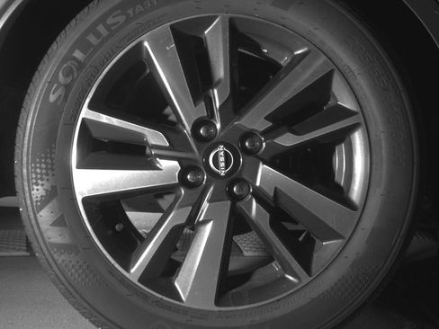 Used 2025 Nissan Versa SV image 15