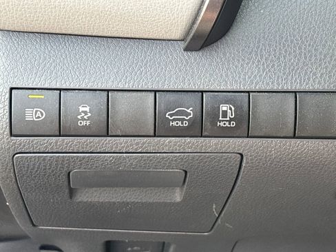 Used 2020 Toyota Camry SE image 21