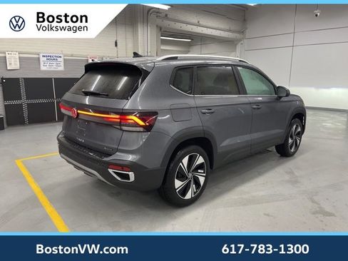 New 2026 Volkswagen Taos SE image 4