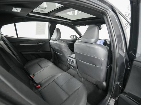 Used 2025 Toyota Camry XSE FWD image 18