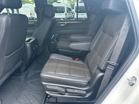 Used 2025 Chevrolet Tahoe High Country AWD/4WD image 21