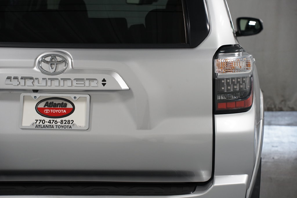 Used 2021 Toyota 4Runner SR5 AWD/4WD image 10