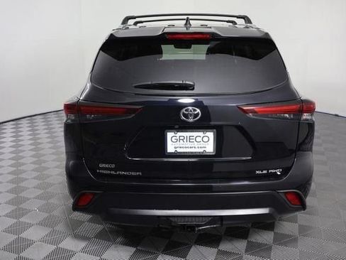 Used 2024 Toyota Highlander XLE AWD/4WD image 7