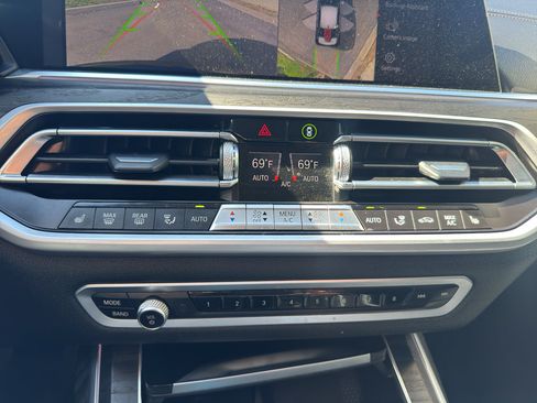 Used 2022 BMW X7 xDrive40i w/ Cold Weather Package AWD/4WD image 14
