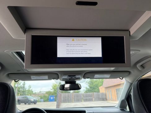Used 2020 Toyota Sienna SE Premium w/ Nightshade Edition FWD image 21
