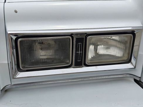 Used 1989 Lincoln Town Car Signature RWD image 30