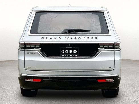 Used 2023 Jeep Grand Wagoneer Series III AWD/4WD image 5