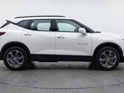 Used 2025 Chevrolet Blazer LT FWD image 11