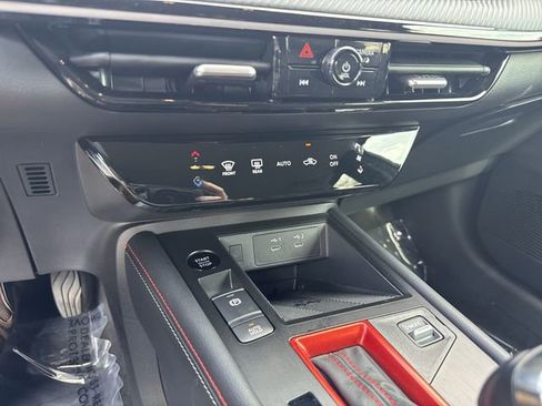 Used 2025 Nissan Kicks SR image 21