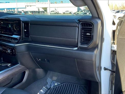 Used 2024 Chevrolet Silverado 2500 LTZ w/ LTZ Convenience Package image 16