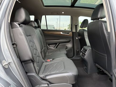 Used 2024 Volkswagen Atlas SE FWD image 18