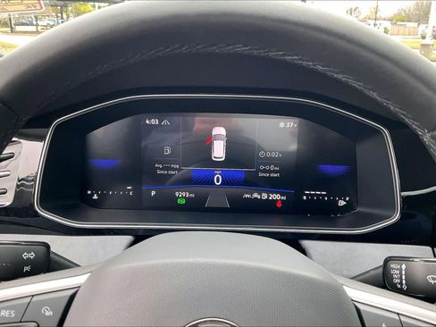 Used 2025 Volkswagen Jetta SE image 24