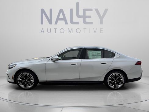 New 2026 BMW i5 eDrive40 w/ Premium Package RWD image 2