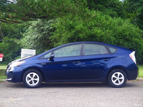 Used 2013 Toyota Prius Two FWD image 2