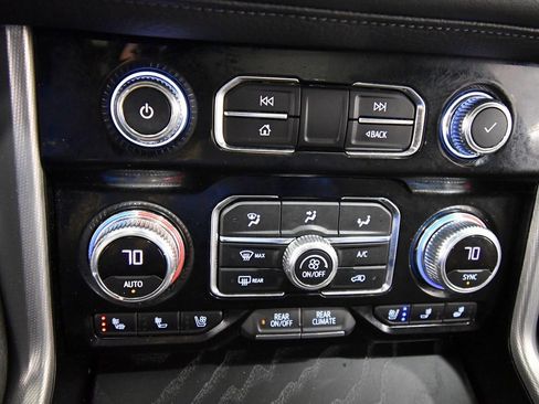 Used 2021 GMC Yukon XL Denali image 26