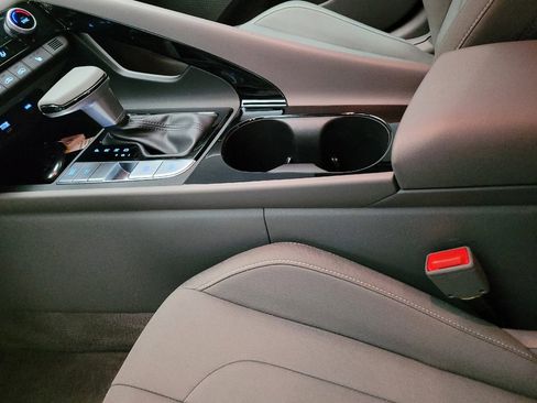 Used 2025 Hyundai Elantra SEL image 26