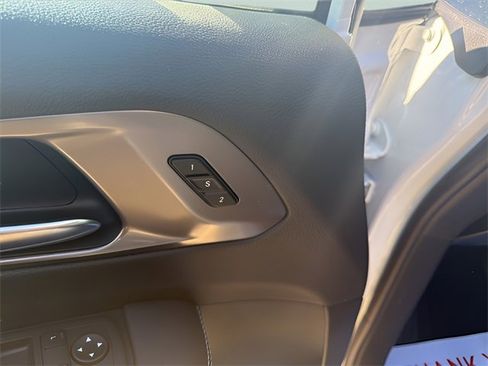 New 2026 Chrysler Pacifica Select image 10