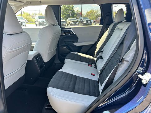 New 2025 Mitsubishi Outlander SE image 10