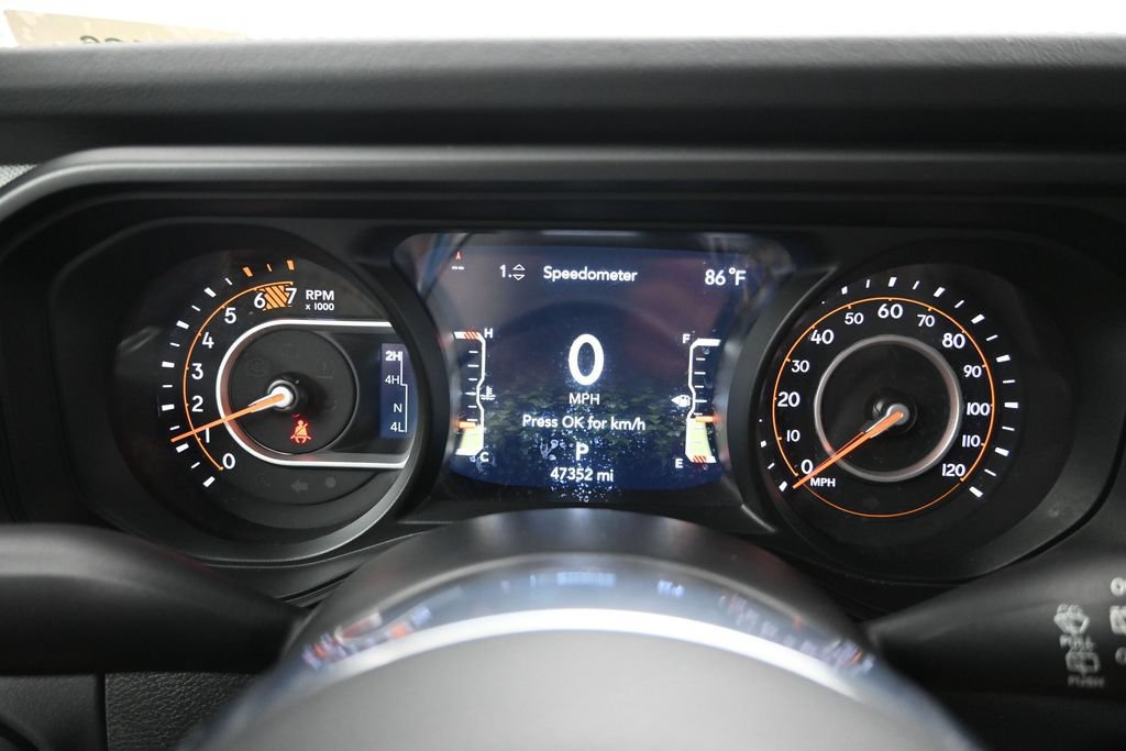Used 2025 Jeep Wrangler Unlimited Sahara AWD/4WD image 14