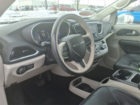 Used 2020 Chrysler Pacifica Limited image 7