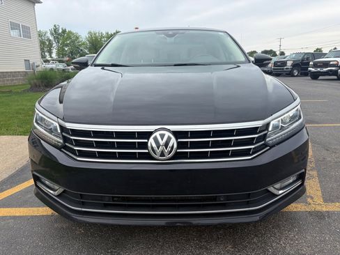 Used 2017 Volkswagen Passat 1.8T SEL Premium FWD image 3