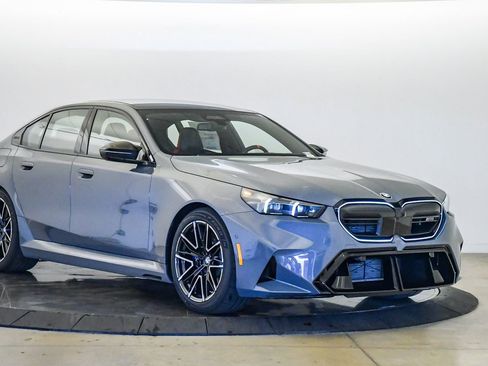 New 2026 BMW M5 w/ Executive Package image 6