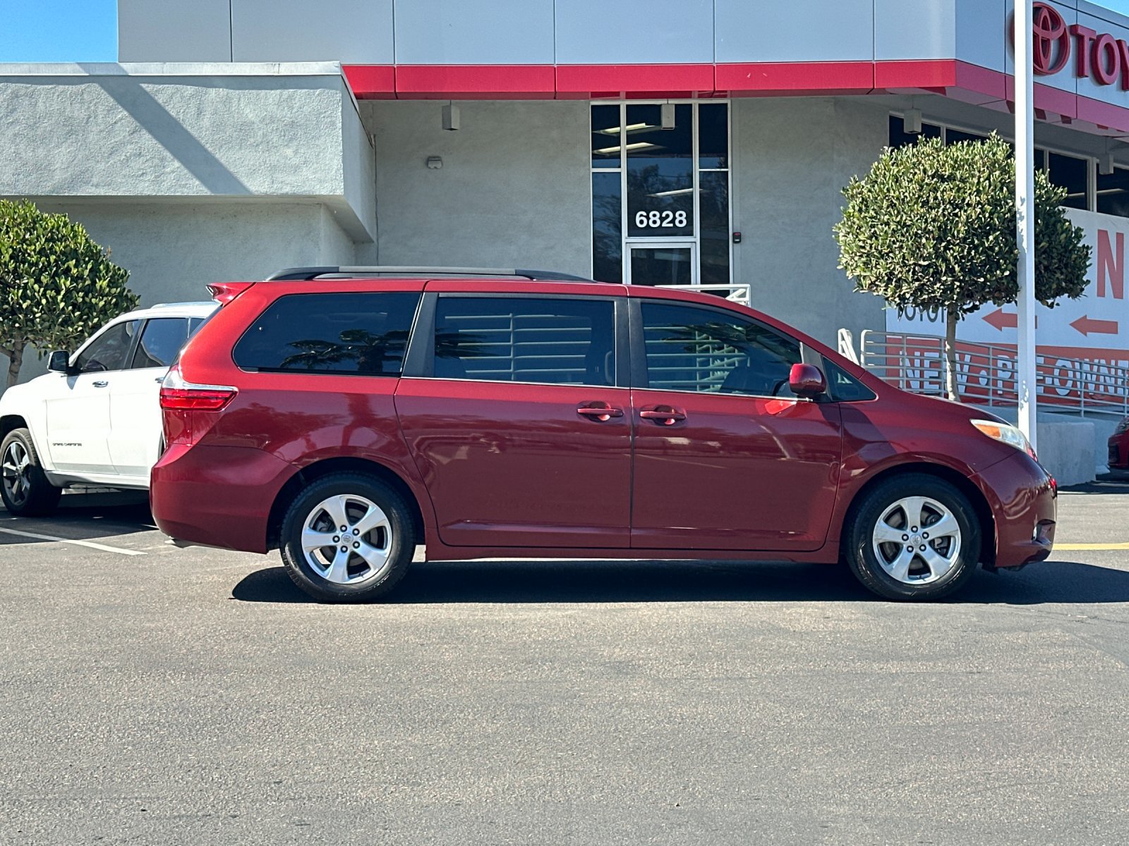 Used 2015 Toyota Sienna LE FWD image 6