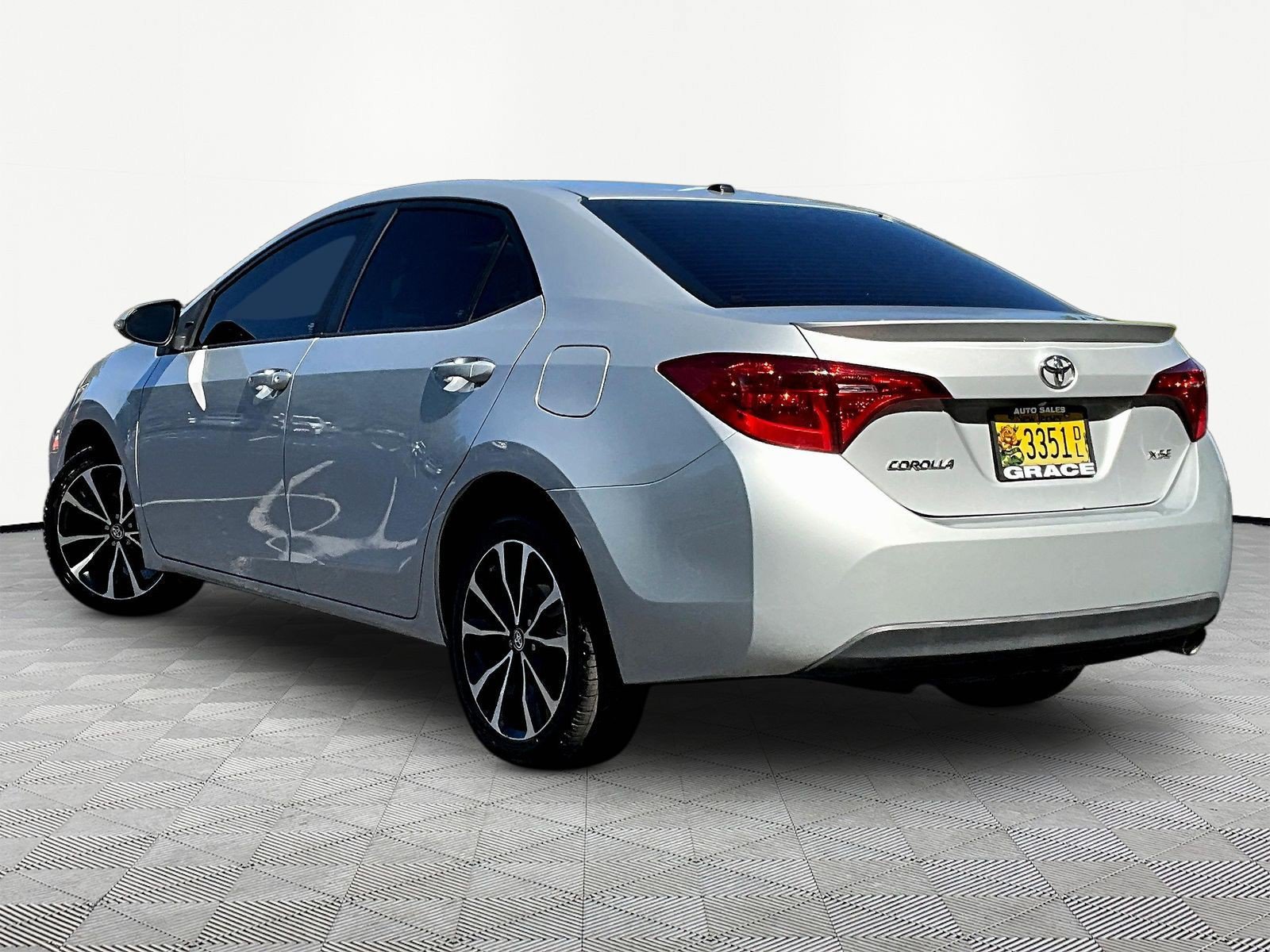 Used 2017 Toyota Corolla XSE w/ Carpet Mat Package (TMS) FWD image 4