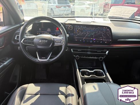 Used 2025 Chevrolet Traverse Z71 w/ Enhanced Driving Package AWD/4WD image 13