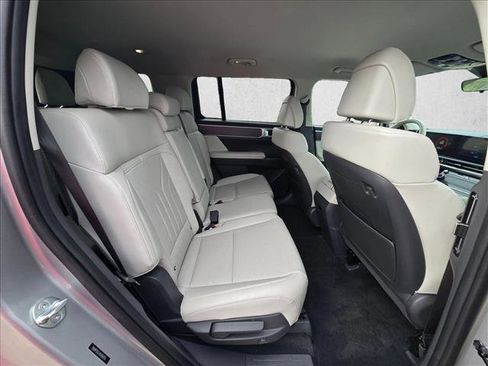 Used 2025 Hyundai Santa Fe SEL AWD/4WD image 18