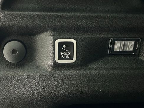 New 2025 Jeep Grand Cherokee L Altitude image 11