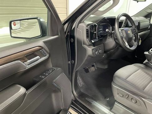 Used 2024 Chevrolet Silverado 1500 LT AWD/4WD image 10