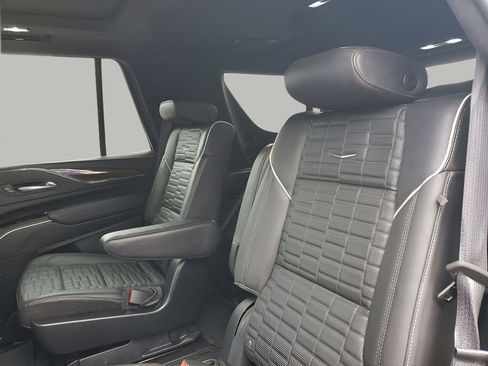 Certified 2023 Cadillac Escalade Sport Platinum w/ LPO, ONYX Package image 19