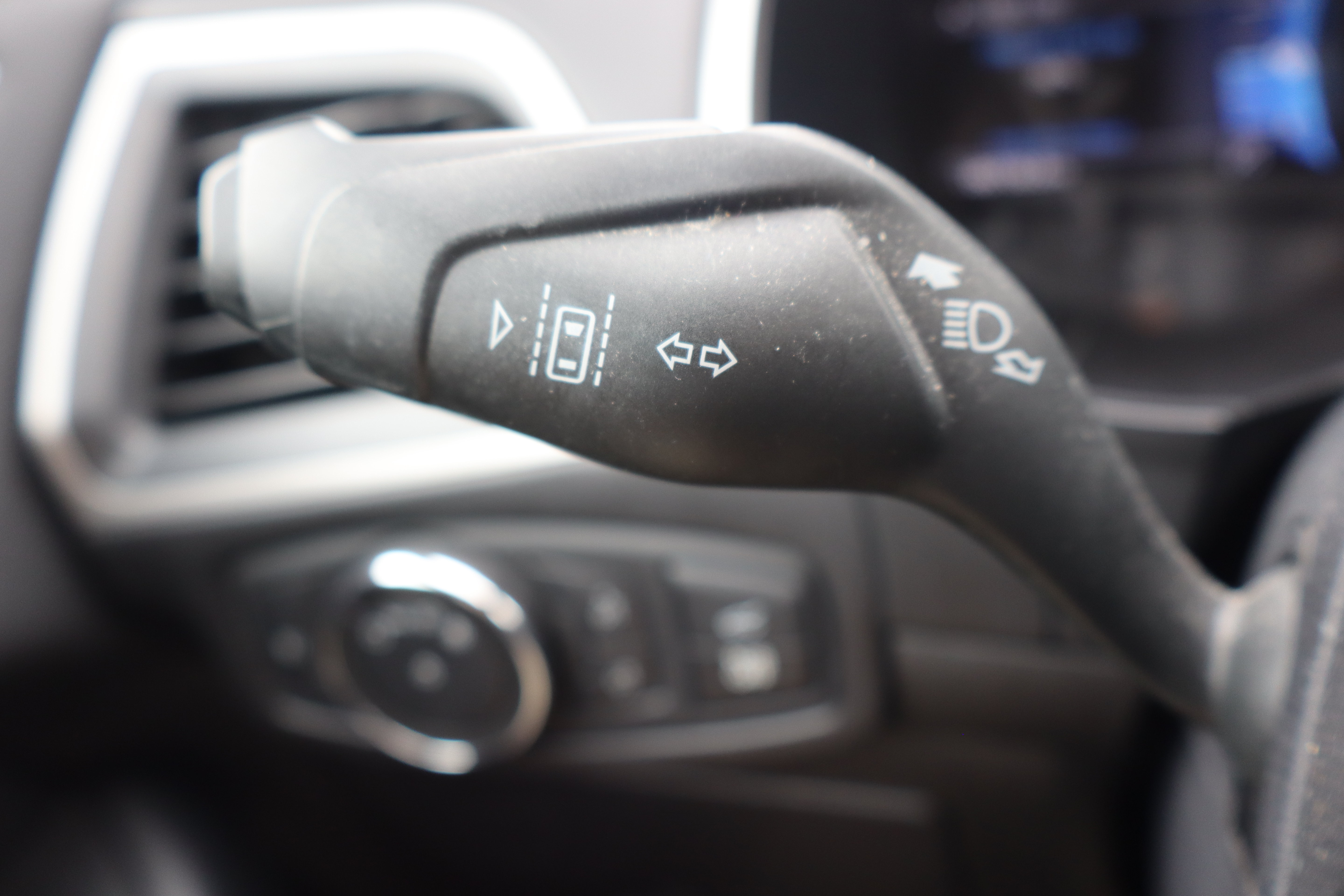 Used 2021 Ford Edge SEL w/ Convenience Package AWD/4WD image 16