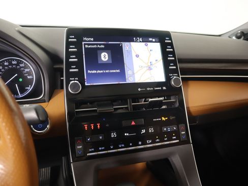 Used 2019 Toyota Avalon Limited image 5