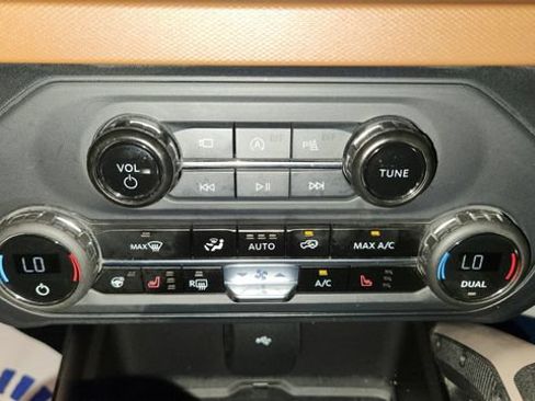 Used 2024 Ford Bronco Outer Banks AWD/4WD image 19