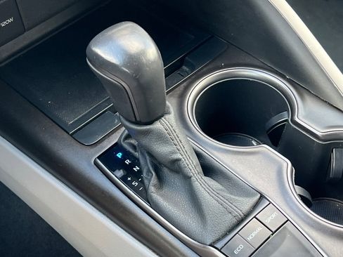 Used 2022 Toyota Camry SE image 33