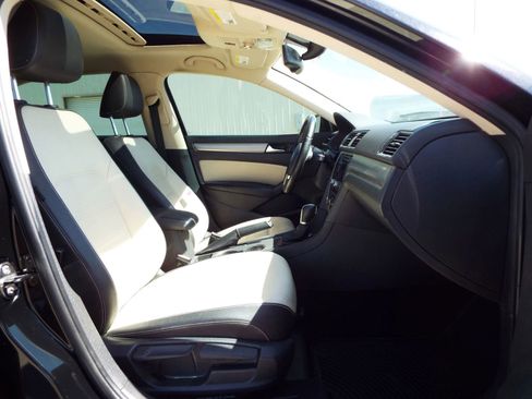 Used 2014 Volkswagen Passat TDI SE image 22