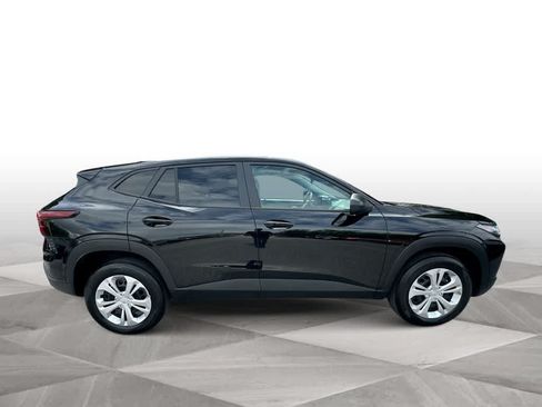 Used 2025 Chevrolet Trax LS FWD image 9