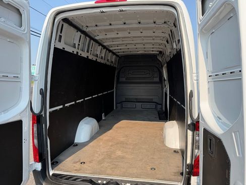 Used 2024 Mercedes-Benz Sprinter 2500 image 33