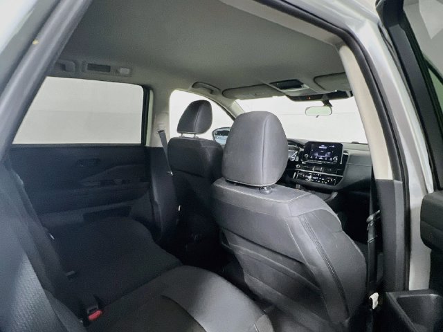 Used 2024 Nissan Pathfinder SV FWD image 18