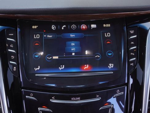 Used 2019 Cadillac Escalade ESV Premium Luxury image 21