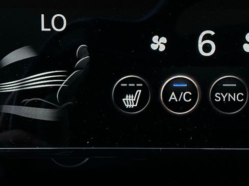 Used 2025 Genesis G70 2.5T image 28